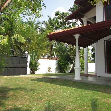Falcon Villa Индурува Екстериор снимка