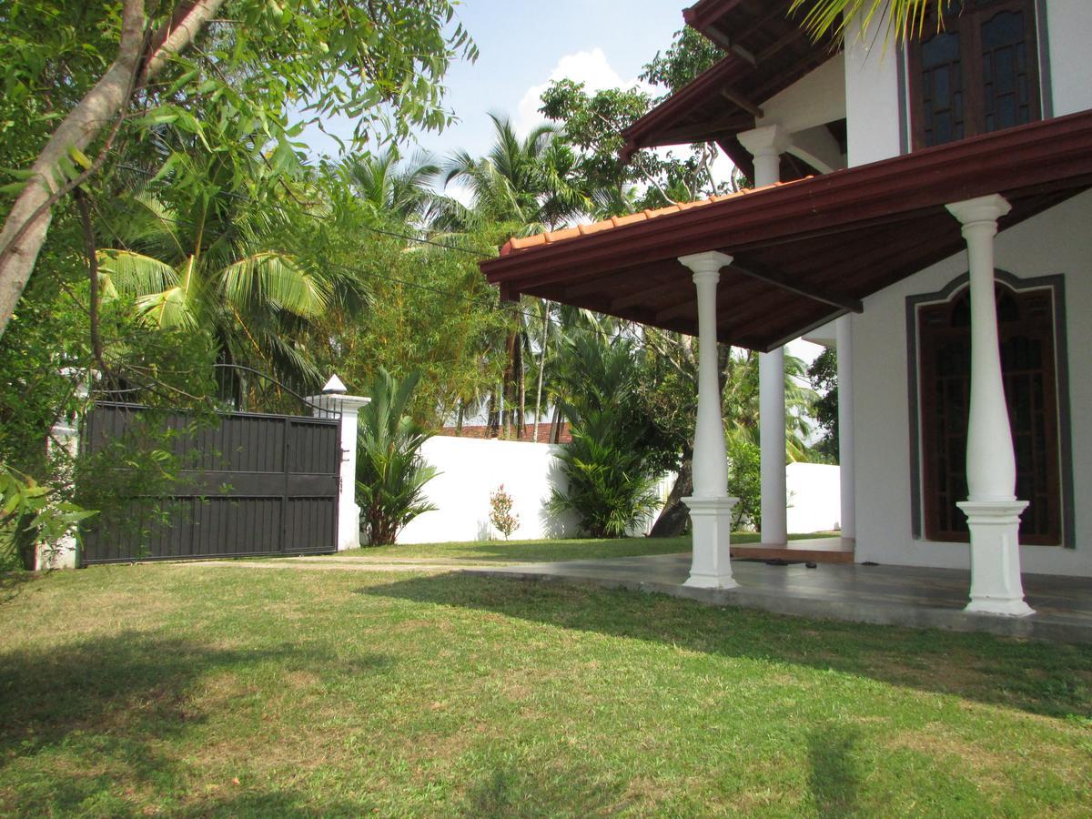 Falcon Villa Индурува Екстериор снимка