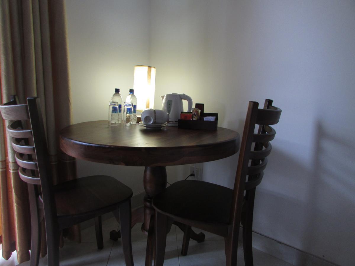 Falcon Villa Индурува Екстериор снимка