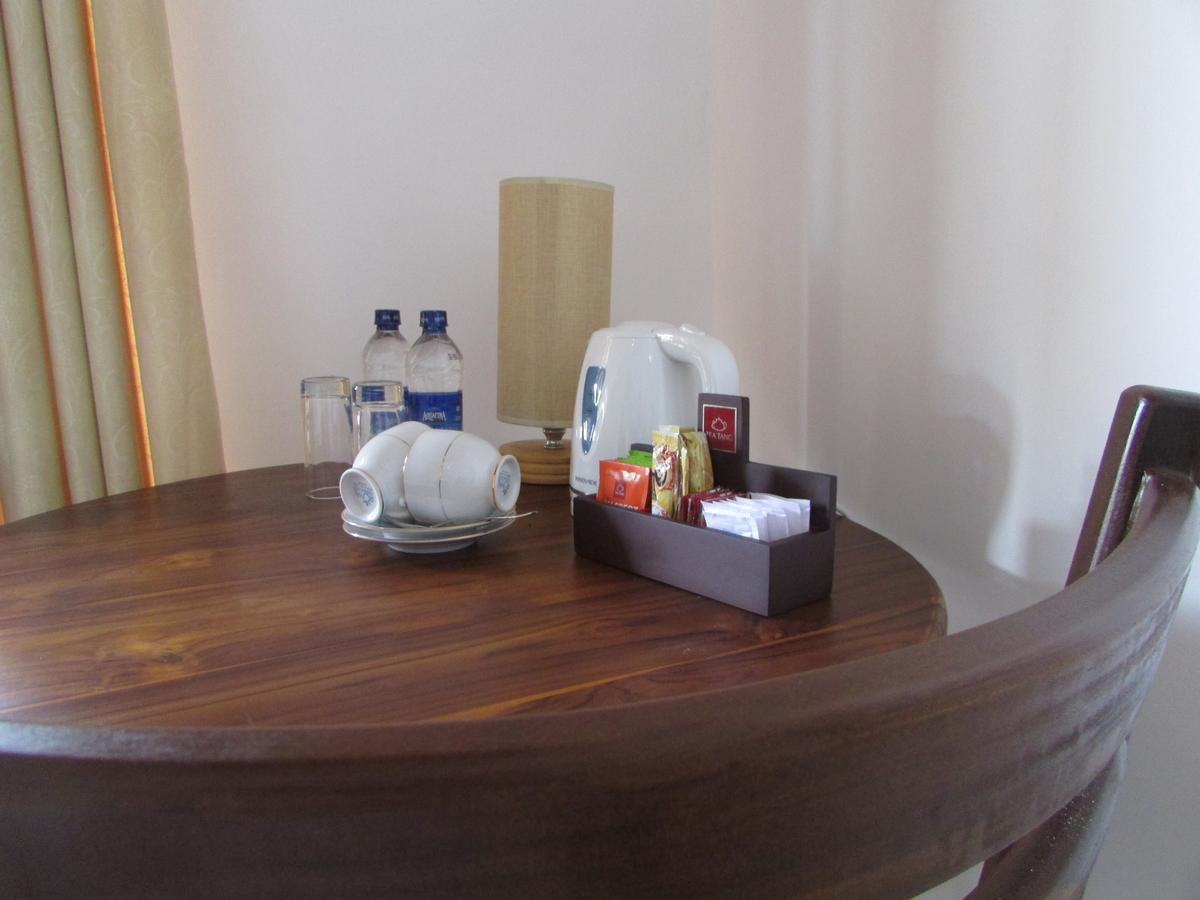 Falcon Villa Индурува Екстериор снимка